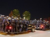 Policie hlídala pochod demonstrant v Los Angeles.