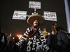 Protivládní demonstrace v Mexiku: Protestující obleen jako mexický...