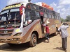 Autobus, pepadený radikály z al-abáb nedaleko Mandery v Keni