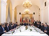 U vyjednavacího stolu. Svtová diplomacie se ve Vídni marn pokouela dosáhnout...