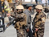Afghánské bezpenostní jednotky na míst útoku.