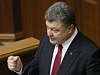 Petro Poroenko na schzi ukrajinského parlamentu.