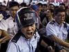 Hongkongská poádková policie zasahuje proti demonstrantm.