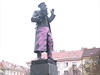 Mstská ást Praha 6 ji zajistila odstranní nátru ze sochy