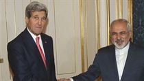 Americk ministr John Kerry (vlevo) se svm rnskm protkem Mohammadem...