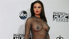 Oblečená, či neoblečená? Zpěvačka Bleona na American Music Awards