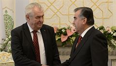 Vládne Tadžikistánu už 22 let. Zeman Rachmona chválí za boj s teroristy