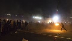 Protivládní protesty v Mexiku: Demonstranti jdou na policisty ohněm. | na serveru Lidovky.cz | aktuální zprávy