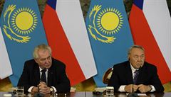 Prezident Milo Zeman (vlevo) a kazaský prezident Nursultan Nazarbajev...