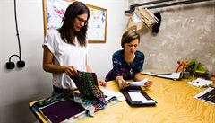 Návrhá�ky Radka Sirková a Anna Tu�ková si v roce 2005 zalo�ily módní zna�ku...