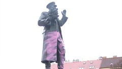 Maršál Koněv dostal od neznámého vandala růžové kalhoty