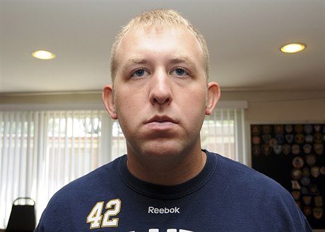 Policista Darren Wilson, který v USA zastelil ernoského mladíka, rezignoval.