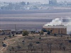 Ozbrojenci se pesouvají bhem tvrdých boj o Kobani