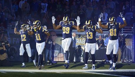 Nestílejte! Hrái St. Louis vyjádili solidaritu s protestujícími ve Fergusonu.