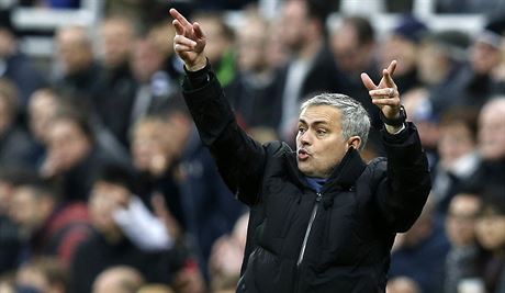 Rozladný trenér Chelsea José Mourinho.