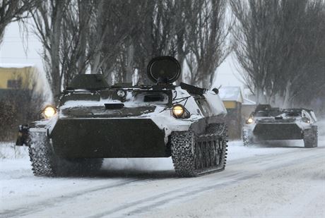 Neoznaená obrnná vozidla na silnici z Luhansku do Doncku (ilustraní snímek).