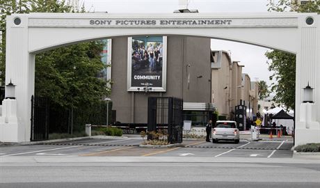 Vstupní brána do komplexu filmové produkní firmy Sony Pictures Entertainment.