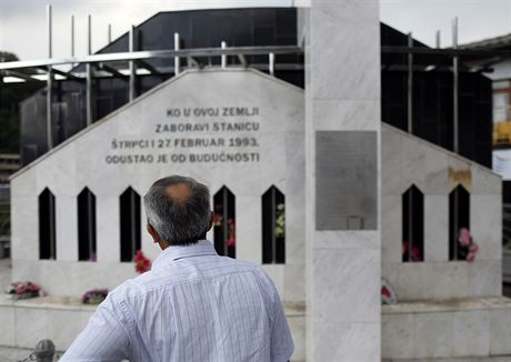 Památník obtí masakru ve trpci v srbském Prijepolje.