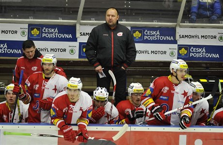 Trenér Slavie Ladislav Lubina.