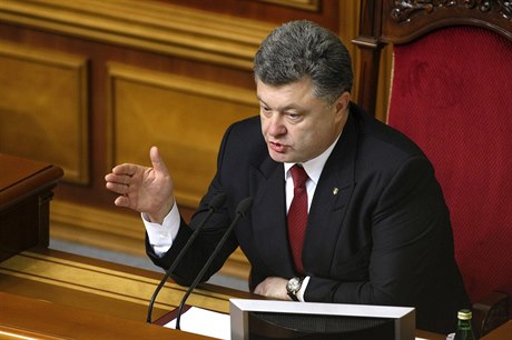 Ukrajinský prezident Porošenko při zasedání parlamentu v úterý 2. prosince