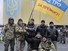 Vojáci v Kyjevě po návratu z fronty.