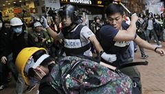 Brutální zásah proti demonstrant�m v Hongkongu
