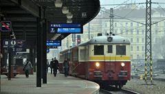 Na trase Praha - Bene�ov vyst�ídal City Elephanty historický motorák zvaný...