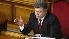 Ukrajinský prezident Poroenko pi zasedání parlamentu v úterý 2. prosince