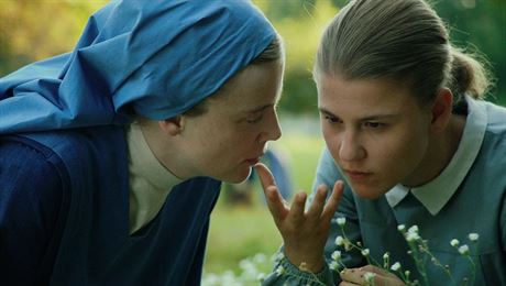 Pece jen to pjde. Sestra Marguerite (Isabelle Carréová, vlevo) ví, e Marie...