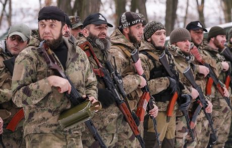 Prorutí separatisté z eenska, kteí bojují ve východoukrajinském Doncku.