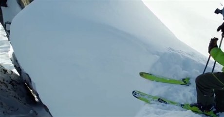 Cody Townsend pokořil na lyžích divoký skalnatý průsmyk.