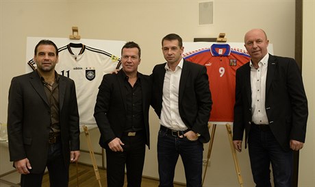 Fotbaloví internacionálové (zleva) Ulf Kirsten, Lothar Matthäus, Pavel Kuka a...