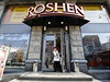 Poroenkova firma Roshen vyrb okoldu, bonbny, dorty i wafle.
