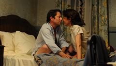 Svérázný Devreaux (Mathieu Amalric) dokáe okouzlit leckterou enu (Gina McGee).