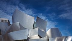 Cesty kreativity: Gehry, spoluautor Tančícího domu, vystavuje v Paříži