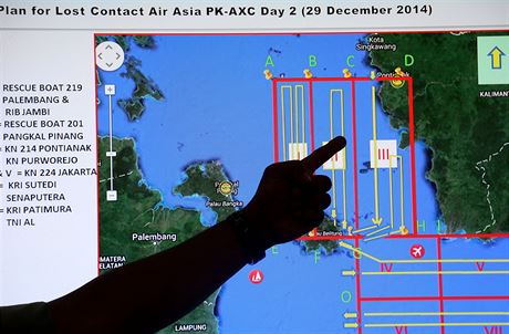 Místa, na kterých se hledá ztracený letoun spolenosti AirAsia.