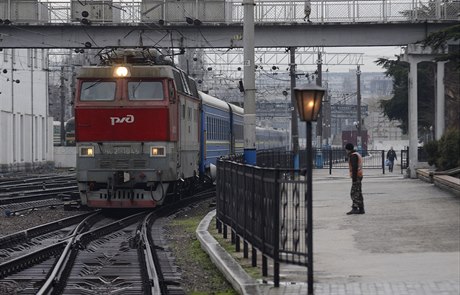 Jeden z mála vlak, který dnes pijel do Simferopolu. Ukrajina dnes zastavila...