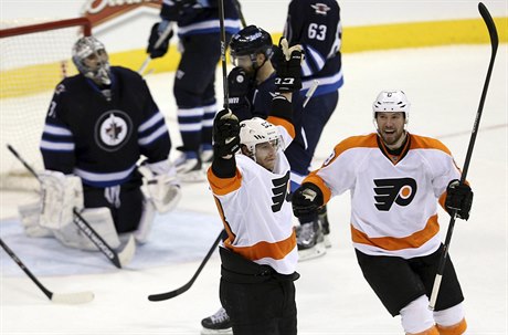 Philadelphia Flyers (Jakub Voracek (vlevo) a Nicklas Grossmann).