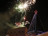 Rozsvícení vánoní stromeku v Jeruzalém provázel ohostroj.