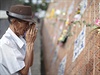 Lidé si pipomínají deset let od tsunami, která zabila tvrt milionu lidí
