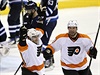 Philadelphia Flyers (Jakub Voracek (vlevo) a Nicklas Grossmann).