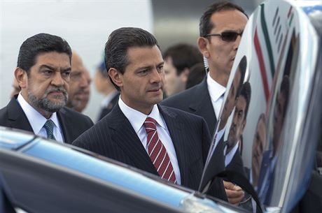 Mexický prezident Enrique Pe&#241;a Nieto (uprostřed)