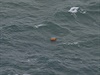 Záchranné týmy u prý nalezly mezi plovoucími objekty také nkolik obtí.