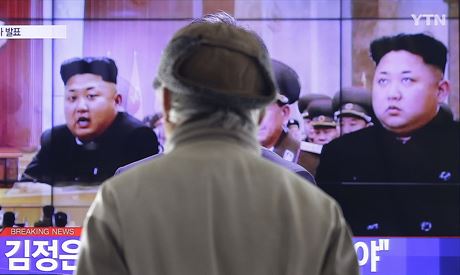 Obyvatel Jin Koreje sleduje novoron projev severokorejskho dikttora