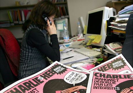 Novináka v redakci týdeníku Charlie Hebdo
