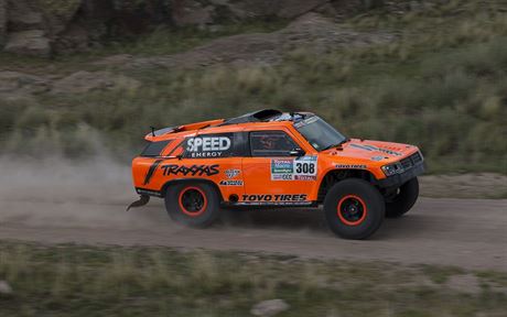 Rallye Dakar - druh etapa: Robby Gordon se spolujezdcem Johnny Campbellem na...