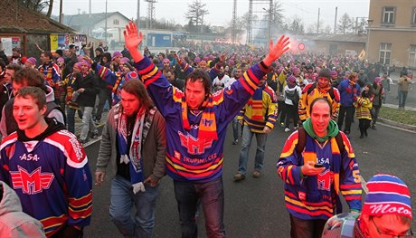 Tém dva tisíce fanouk eských Budjovic pijelo do Jihlavy podpoit svj...