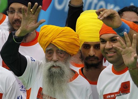 Maratonec Fauja Singh pi svém posledním závod.