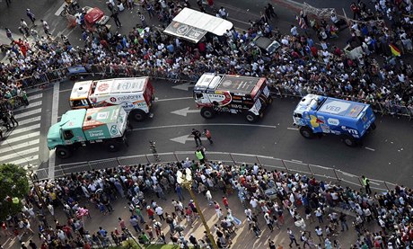 Defilé kamionů v ulicích Buenos Aires.