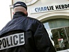 Francouzská policie ped redakcí týdeníku, kde maskovaní útoníci zastelili...